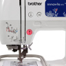 Brother Innov-is 97E, бытовая вышивальная машина с полем вышивки 100 х 100 мм сенсорным LCD дисплеем диагональю 3'', скорость вышивки 400 ст/мин
