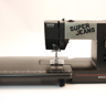 Toyota Super Jeans 15PE, швейная машина с горизонтальным челноком и полуавтоматической петлей, 15 строчек с фиксированной длиной стежка, приставной столик в комплекте
