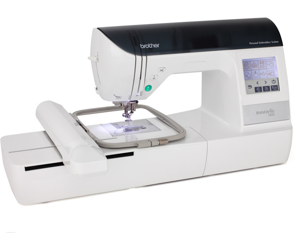 Brother Innov-is 750E, побутова вишивальна машина з полем вишивки 180 х 130 мм і кольоровим сенсорним LCD дисплеєм діагоналлю 3.7'', швидкість вишивки 650 ст / хв