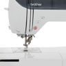 Brother Innov-is 750E, побутова вишивальна машина з полем вишивки 180 х 130 мм і кольоровим сенсорним LCD дисплеєм діагоналлю 3.7'', швидкість вишивки 650 ст / хв
